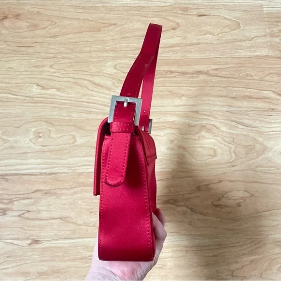 Vintage Late 90s Baguette in Satin Red Multicolored Asian Embroidered Flowers - Picture 2 of 12